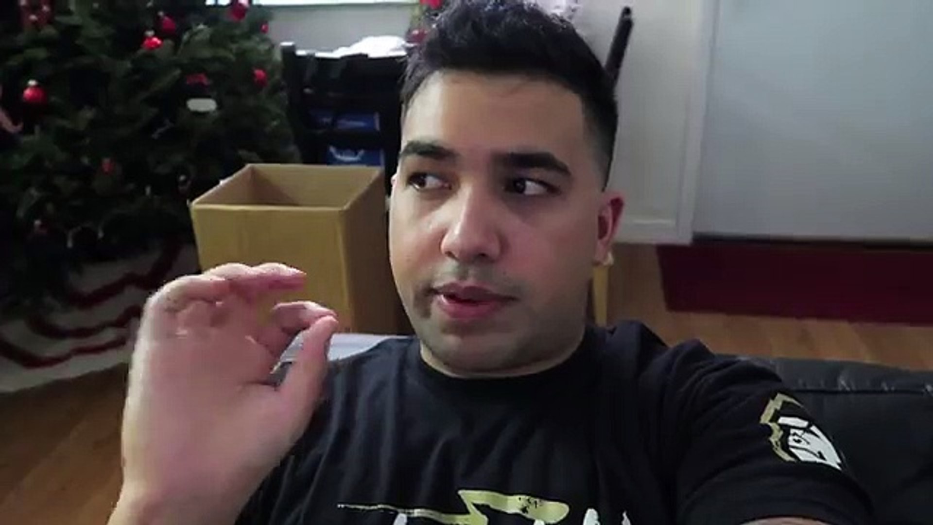 SMALLEST Gaming Room Setup In The WORLD - Gaming Setup Tour 2015 32