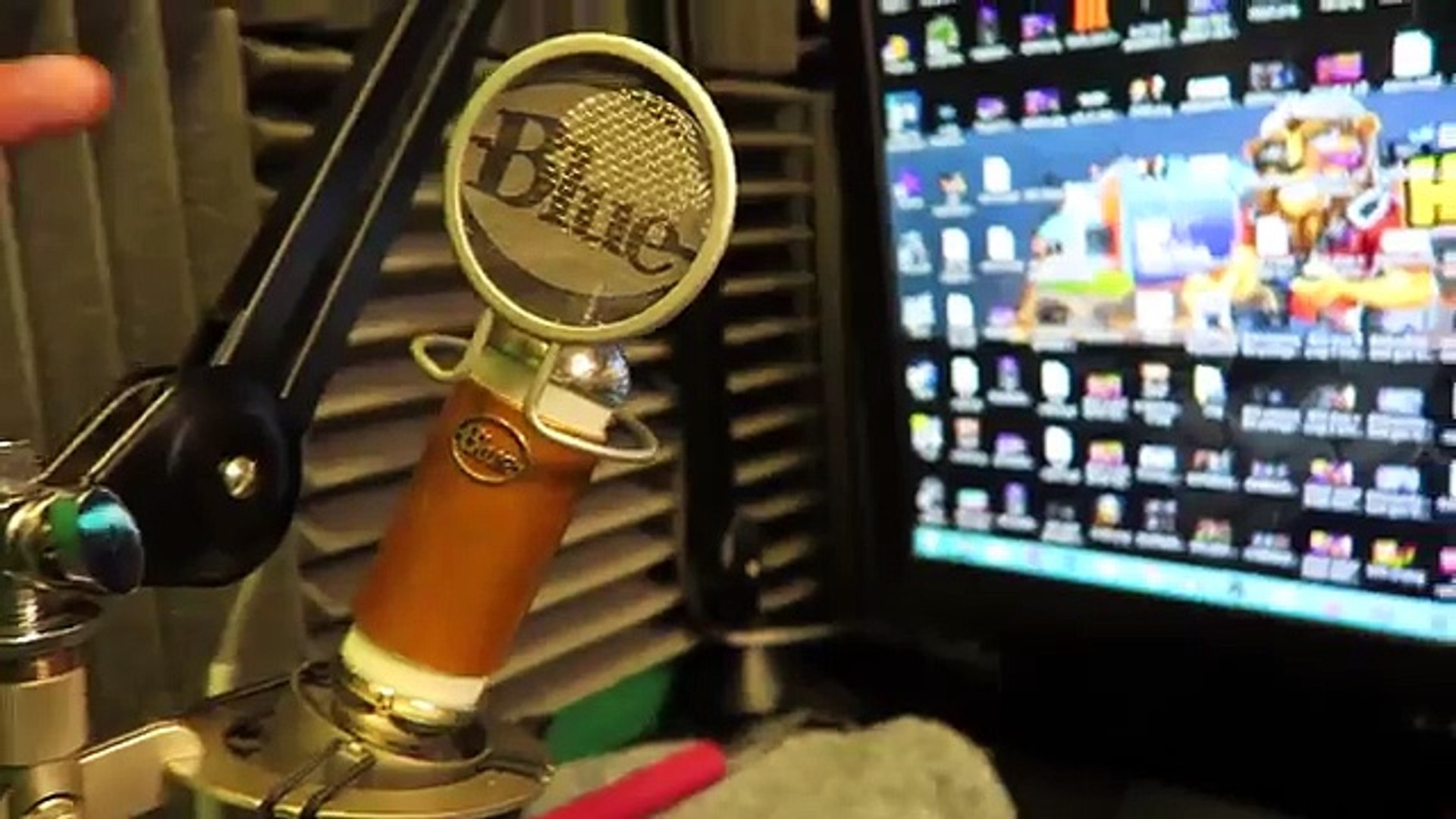SMALLEST Gaming Room Setup In The WORLD - Gaming Setup Tour 2015 15