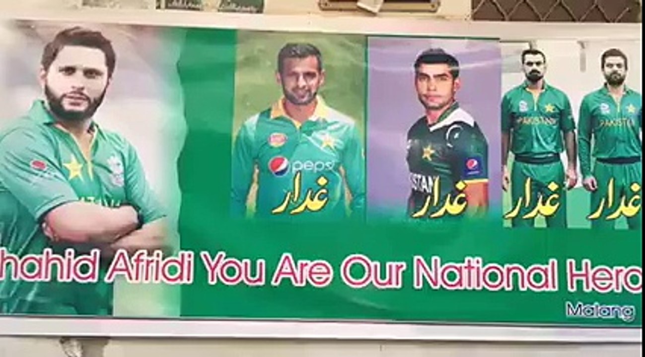 نیوزی لینڈ سے شکست کے ذمے دار یہ 4 غدار ہے جنہوں نے ٹیم میں اپنے کپتان کے خلاف گروپنگ کی شاہد آفریدی آج بھی ہمارے دلوں ک
