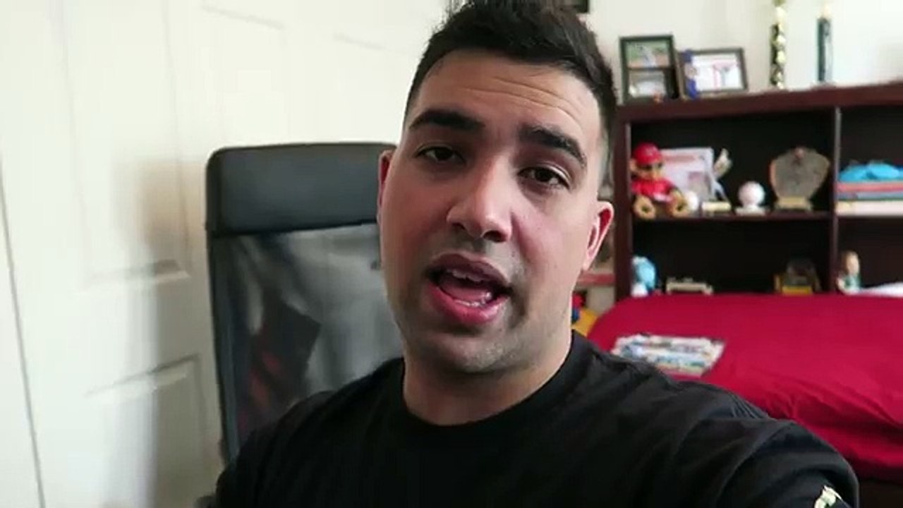 SMALLEST Gaming Room Setup In The WORLD - Gaming Setup Tour 2015 34