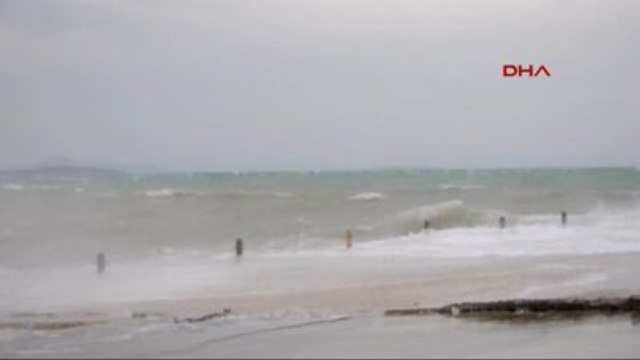 Didim'de Lodos Dev Dalgalara Yol Açtı