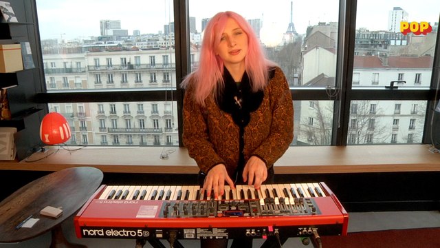 Alice On The Roof chante Let Me Down pour les victimes des attentats à Bruxelles.