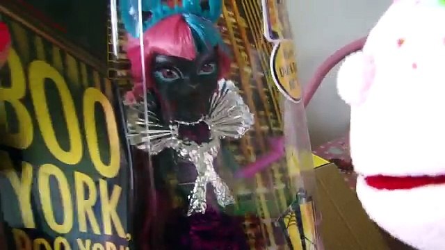 Бетти меняет прическу. Часть 2. Обзор и распаковка свинка пеппа, monster high, холодное сердце