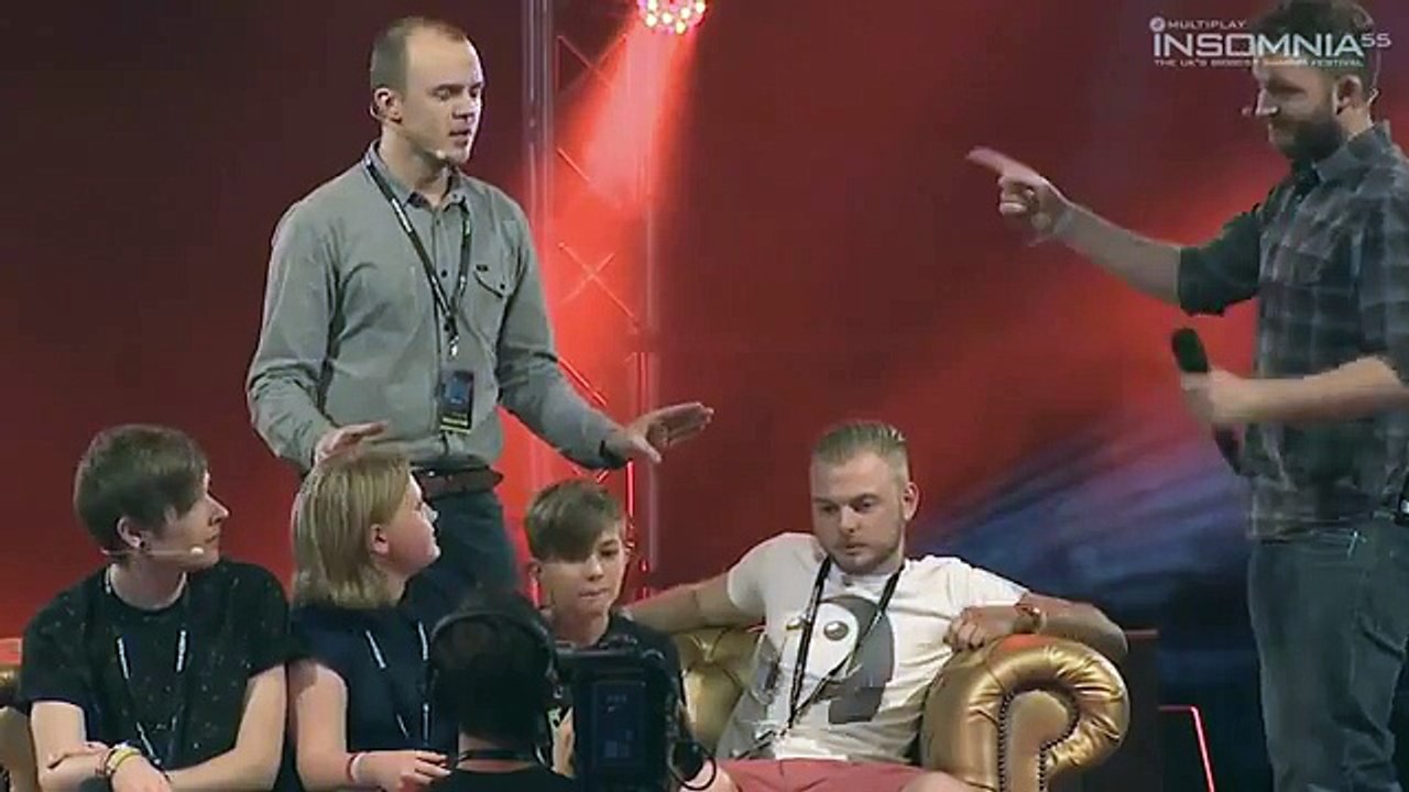 SQUID VS. DANTDM  Gaming Showdown LIVE!! 39