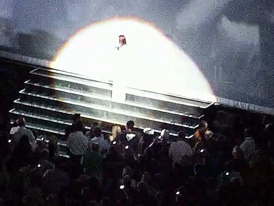 Priscilla Presley introduces Lisa Marie Presley singing In The Ghetto with Elvis 2007  DAily Motion ONLY