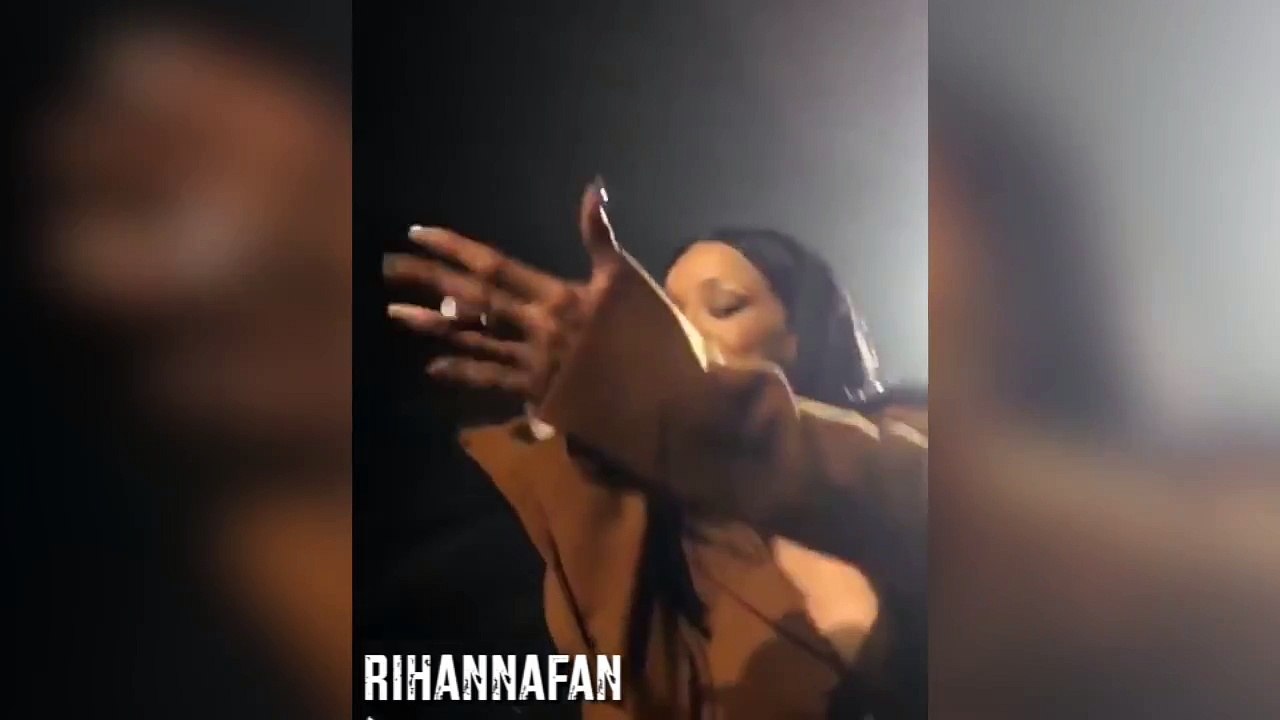 Rihanna lets fan sing -FourFiveSeconds- and is...