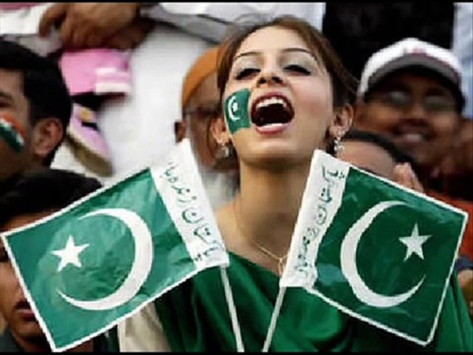 Iss Parcham Ke Saaye Tale Hum Aik Hain (Nayyara Noor)