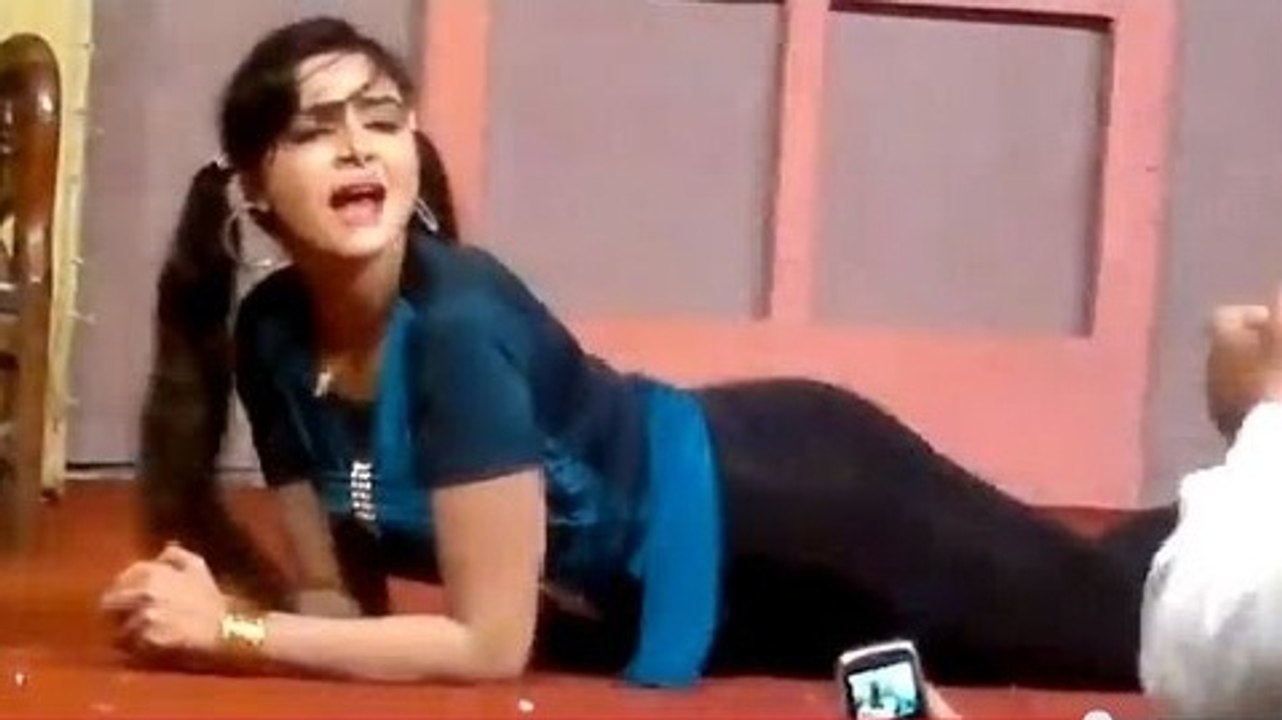 Dr Aima Khan VIP Mujra Live 2016