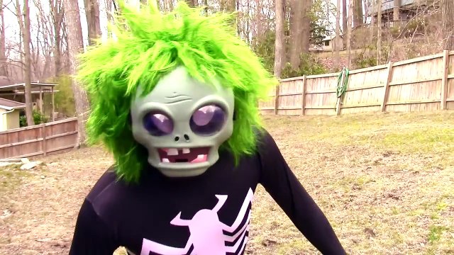 Zombie vs Spiderman vs Venom vs Hulk vs Frozen Elsa! Funny Superhero Battle Movie in Real Life!