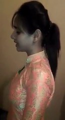 Video herunterladen: Wah kya awaz hay, punjabi girl singing, urdu funny videos, punjabi mujra, pakistani funny videos, indian funny videos, urdu songs, bollywood songs, pakistani songs, home girls dance, local girls dance, tapay tang takor r.