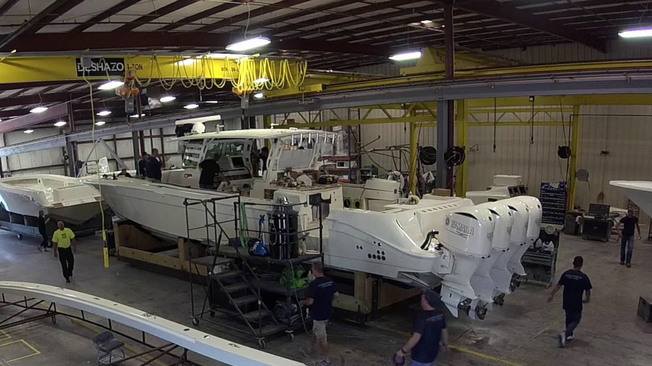 HydraSports Custom Rolls Out 53-Foot Center Console