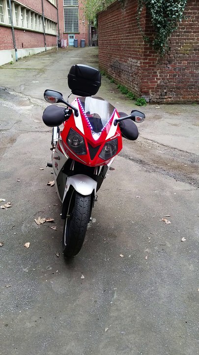 125 Roadsport akrapovic