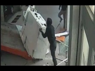Torino - Sdradicavano bancomat con il carro attrezzi (23.03.16)