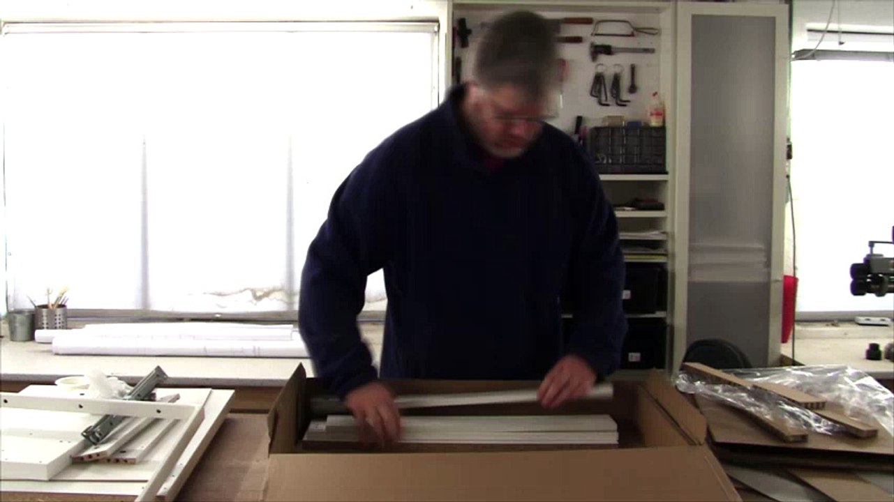 Assembling the IKEA Micke Table