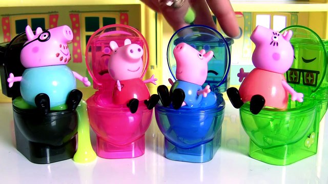Peppa Pig e George Pig Presos no Vaso Sanitário com Dor de Barriga Soltando Pum! Video Po