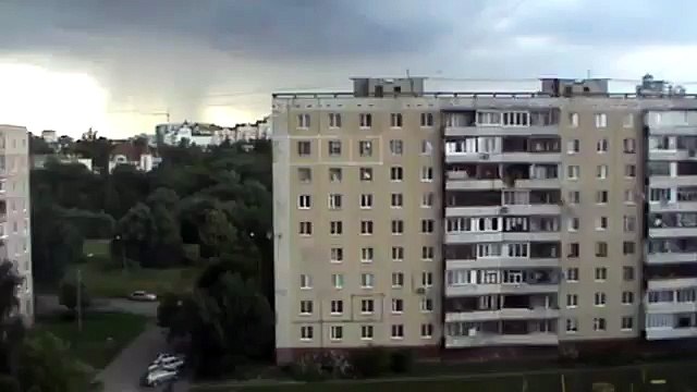 Гроза в городе Орле Я снимаю с балкона двойную молнию в небе
