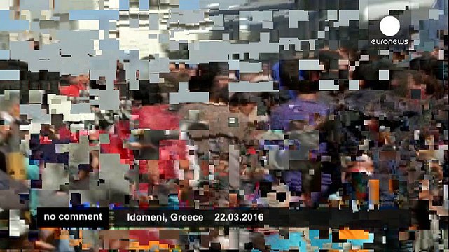 Migrants hold protest on border