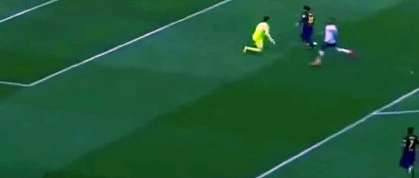Lionel Messi falls down funny !!!