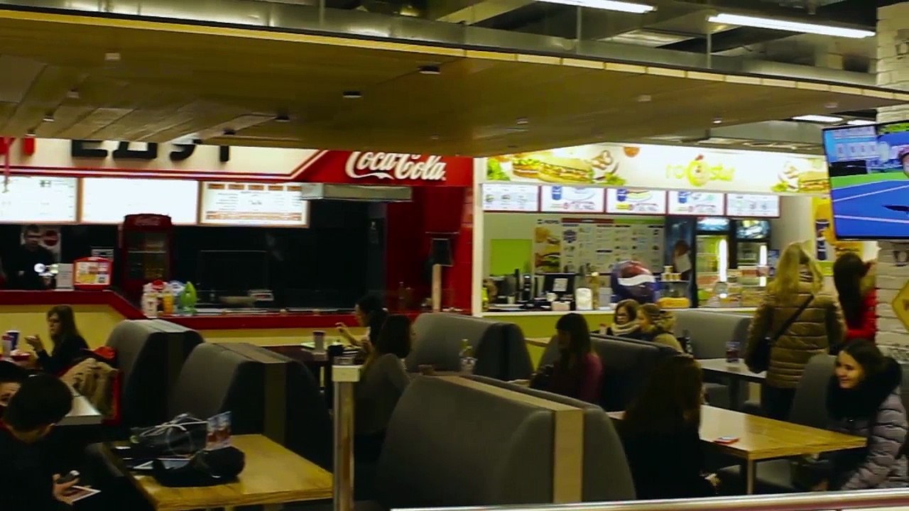 Танцы на плацу в Торговом Центре «Муравей» в центре Сормово