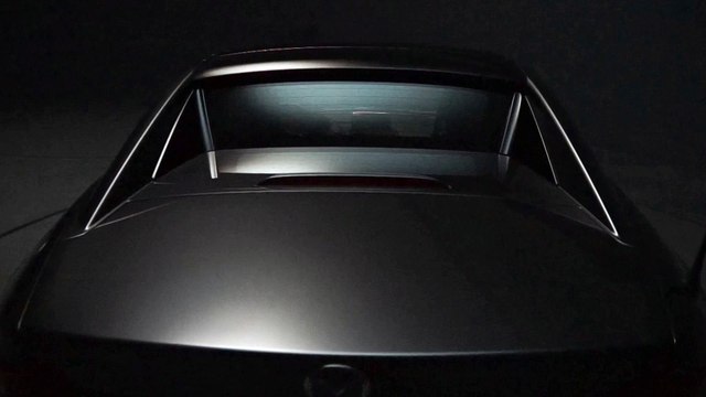 Le Mazda MX-5 RF à toit rigide rétractable en approche