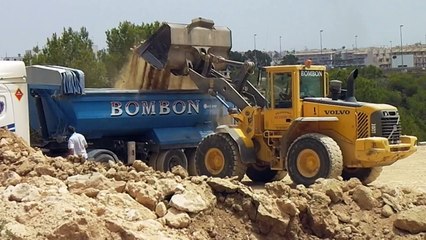 Volvo L120E wheel loader with a truck with retracting cover