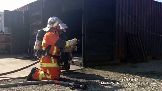 Face aux flammes, il faut maîtriser la lance à incendie