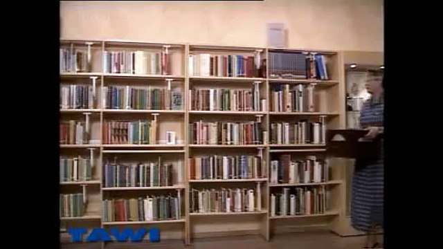 Lifting in book stores using Protema electric lift trolley from TAWI