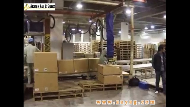 TAWI VacuEasylift handling large and small boxes