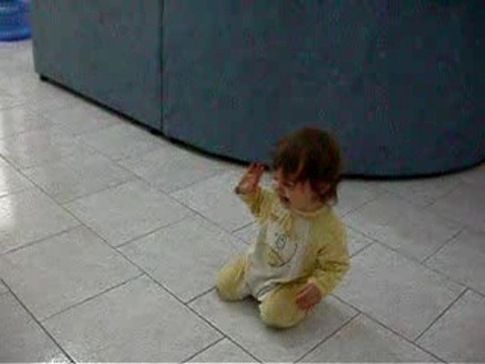 Jade marche seul à 14 mois 3