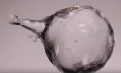 Injecter des bulles d'airs dans des gouttes d'eau en impesanteur