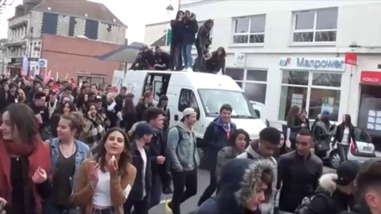 20160324-Compiègne-La jeunesse dit « Non au projet de loi El Khomri ! »