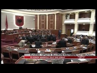Kuvend, opozita bllokon foltoren - News, Lajme - Vizion Plus