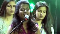امریکی نژاد پاکستانی لڑکی کا اس جاندار آواز سے پڑھا قومی ترانہ سن کر آپ کے رونگٹے کھڑے ہو جائیں گے براہ کرم قومی ترانے ک