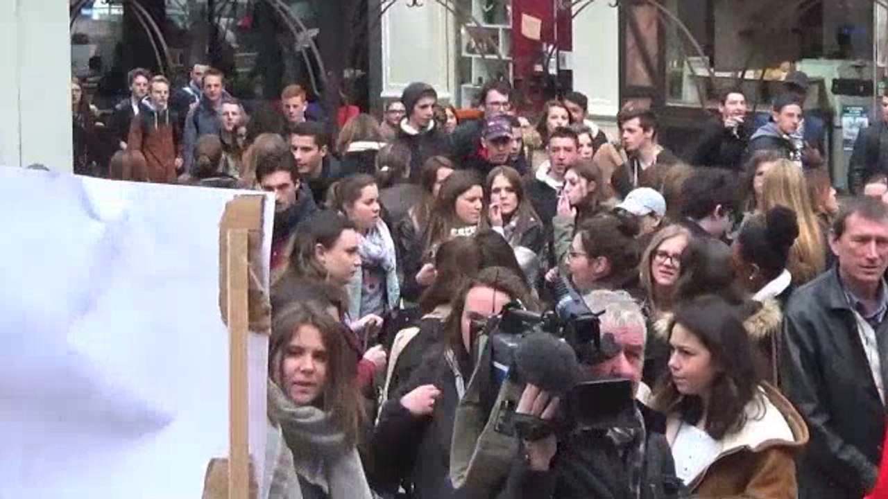 Des lycéens Auxerrois défilent à nouveau contre la loi Khomri
