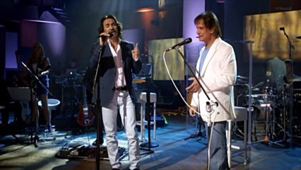 Dos genios conversando en forma musical y con delicadez. La tema, amor. Y lo que resulta por esta obra de arte siempre susede en lágrimas