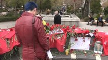 AK Parti Milletvekilleri ve İl Başkanlığı Üyeleri, Saldırının Gerçekleştiği Noktaya Karanfil Bıraktı