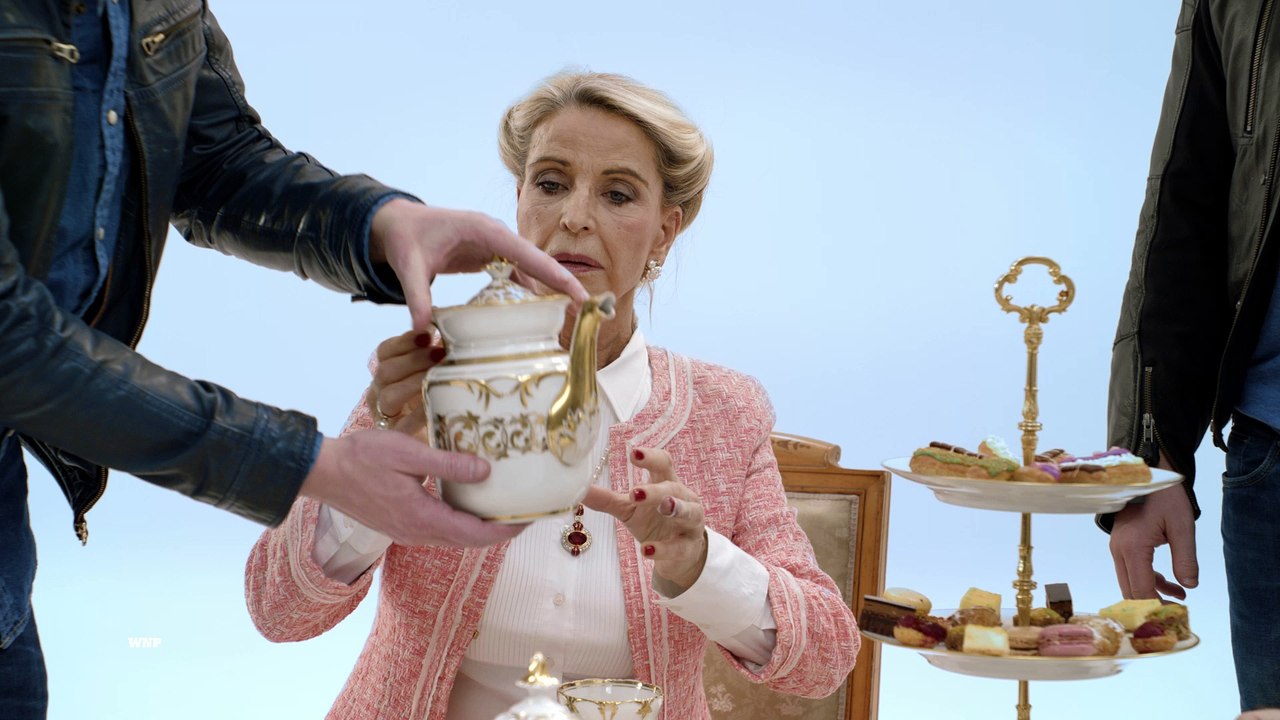 Du thé très cher - AMV Assurance - Les deux-roues le retour