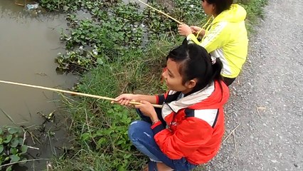 Đi Câu Ở Con Mương Bé Nhưng Kết Quả Thật Sự Quá Bất Ngờ