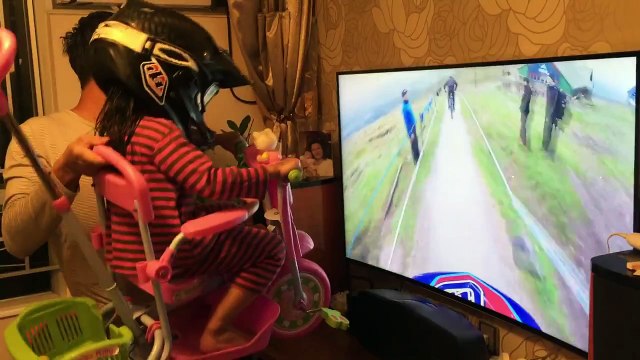 Un papa a mis au point un simulateur de descente en VTT