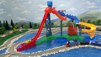 Giant Disney Pixar Cars English Episodes |Thomas and Friends | Play Doh Hot Wheels Shark A