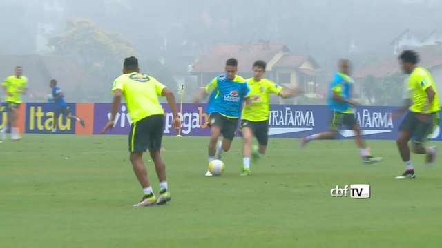 Com grande presença da torcida, Neymar faz belo gol em treino da Seleção