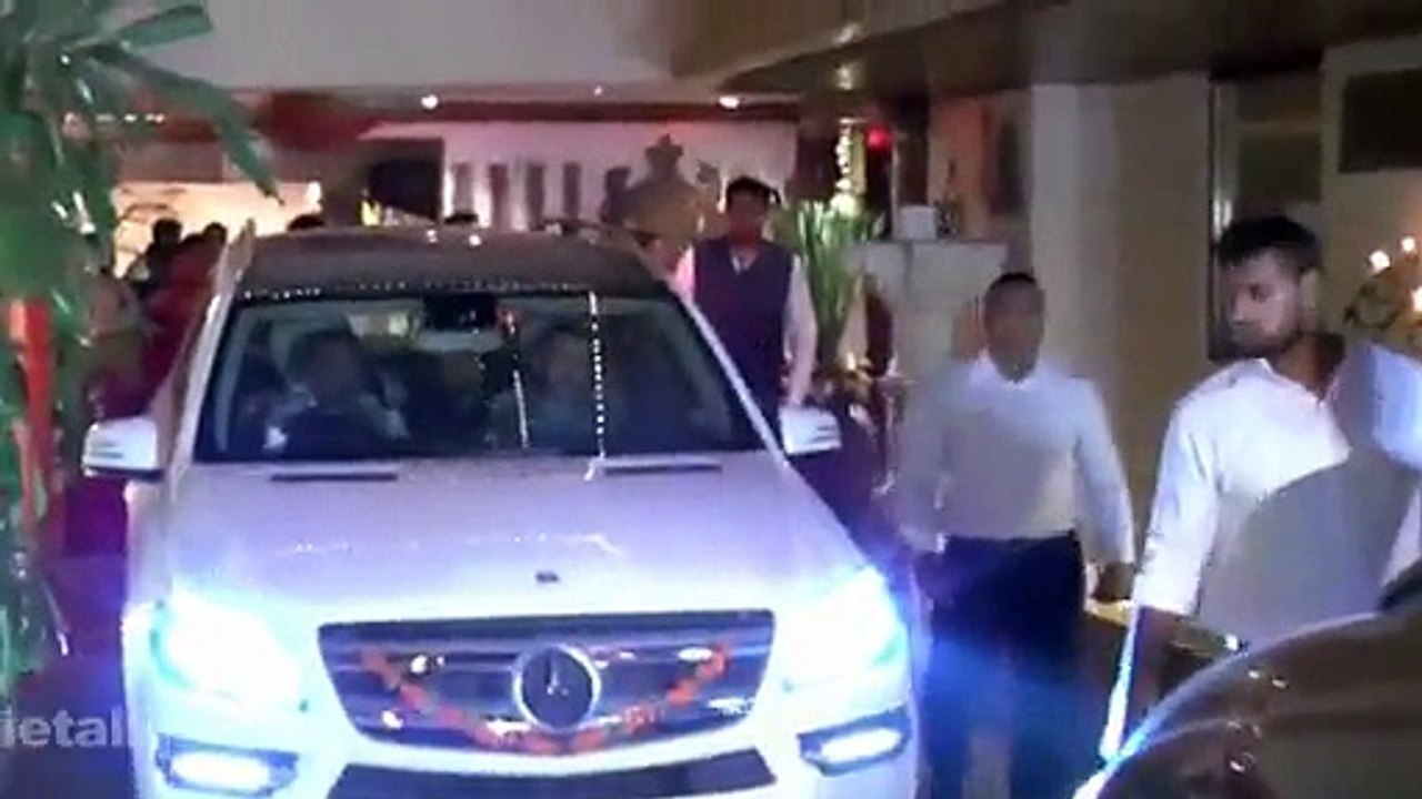 See How Bollywood Rich n Famous Bollywood Stars Arrive at Parties