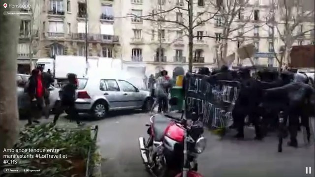 Des CRS caillassés pendant la manifestation contre la loi travail
