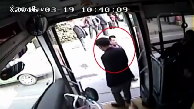 Scared 'thieves' give stolen phone back after bus driver shouts at them