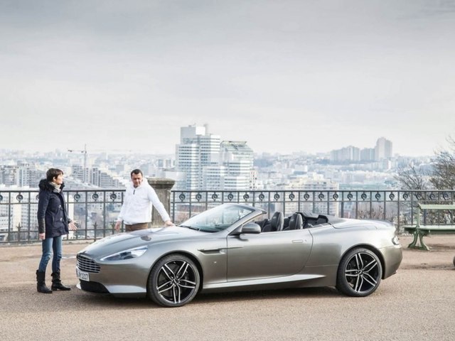 Franck Lagorce au volant de l'Aston Martin DB9 GT...