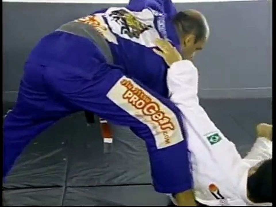 Roberto Correa (Gordo) - Jiu Jitsu Half Guard vol 1 full 15