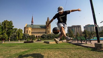 Freestyle Footballin' in Pakistan With Sean Garnier