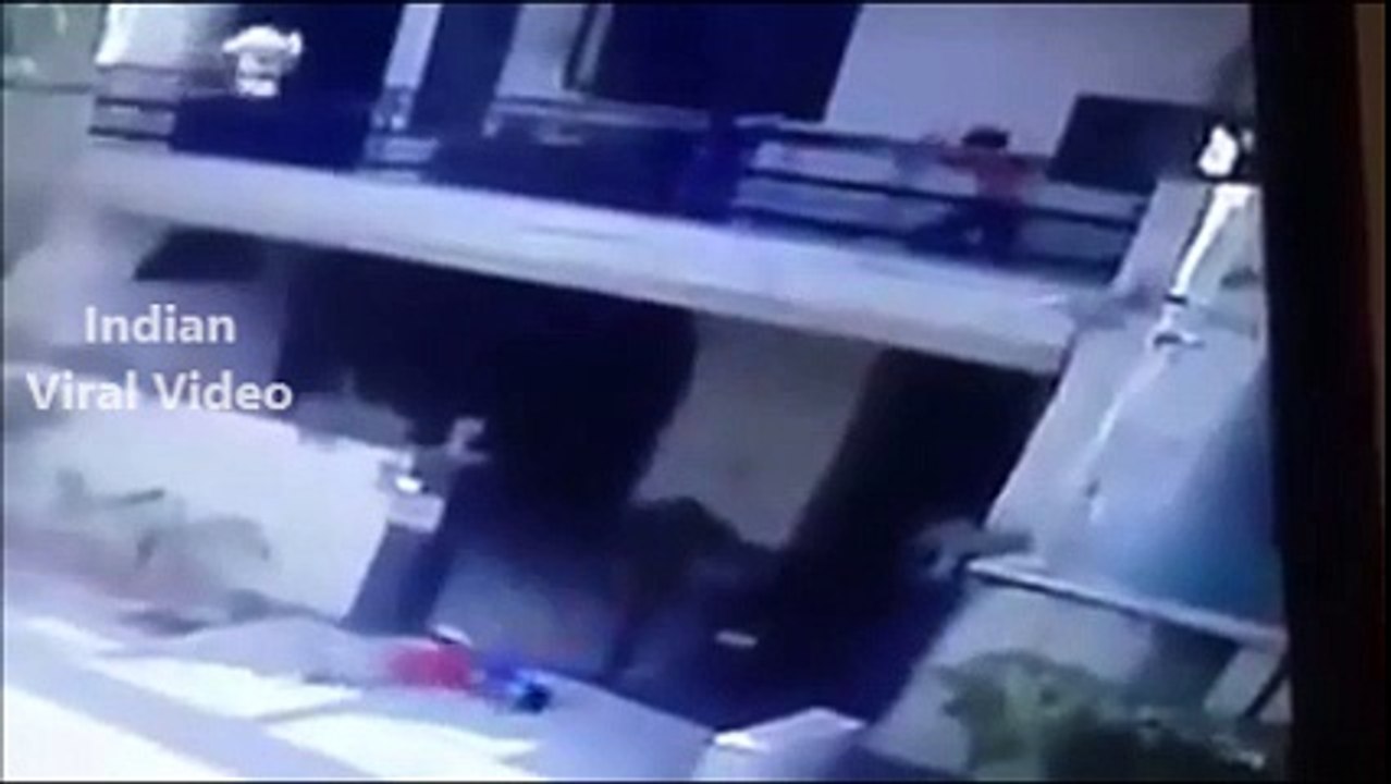 Shocking Video A boy Fall From Balcony During Holi Celebration today