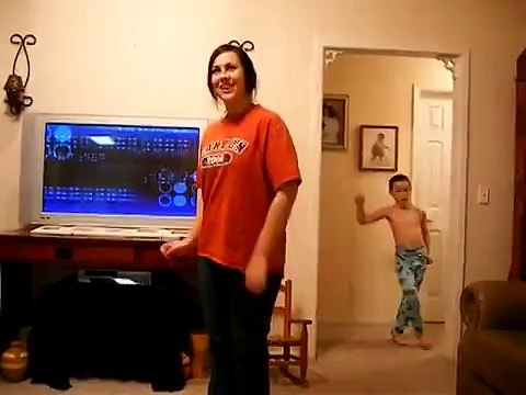 Девочка, которая плохо танцует и мальчик, который спас ситуацию