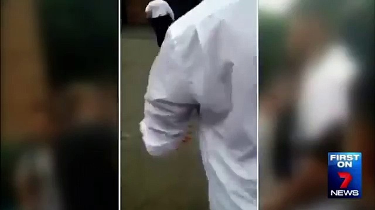 بالفيديو  شاهد «خناقة» بين طالب ونائب المدير داخل المدرسة